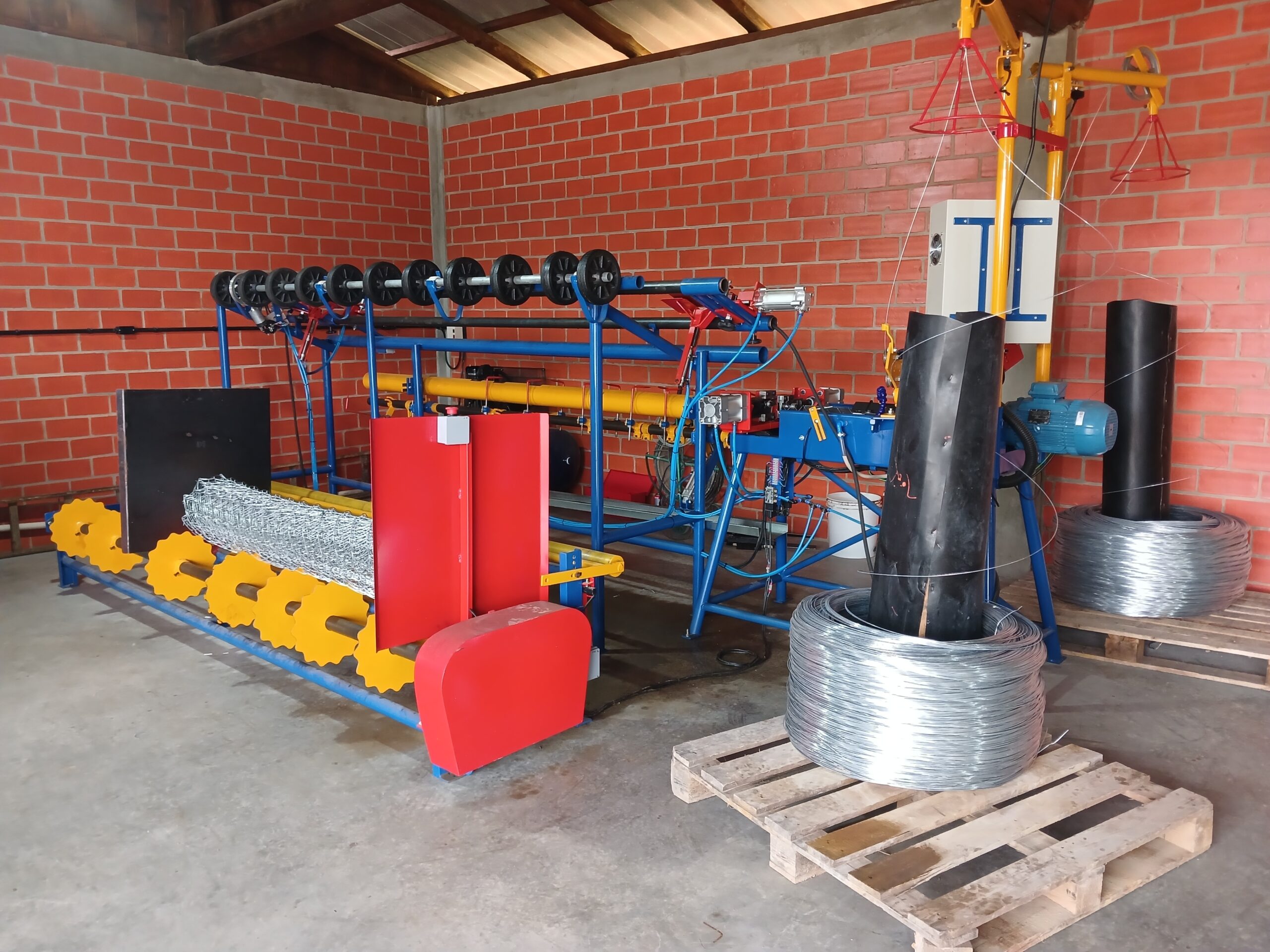 TELA DE ALAMBRADO - FIO 12 MALHA 7 (2,77MM) ROLO COM 2,00 METROS DE ALTURA E 25 METROS DE COMPRIMENTO - Imagem 7