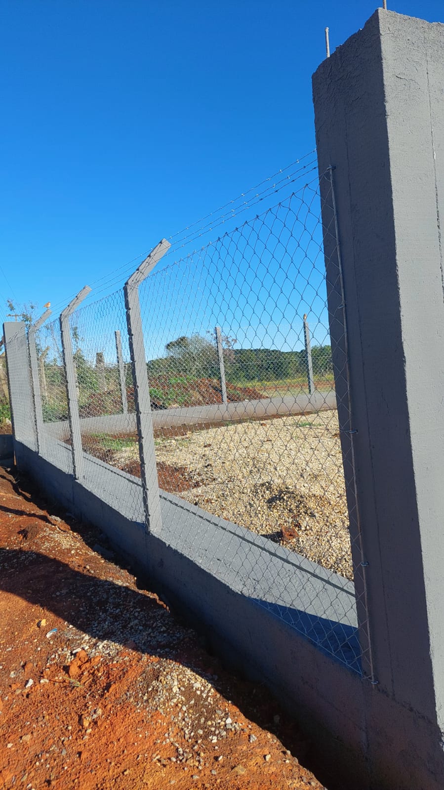 TELA DE ALAMBRADO - FIO 12 MALHA 7 (2,77MM) ROLO COM 2,00 METROS DE ALTURA E 25 METROS DE COMPRIMENTO - Imagem 3